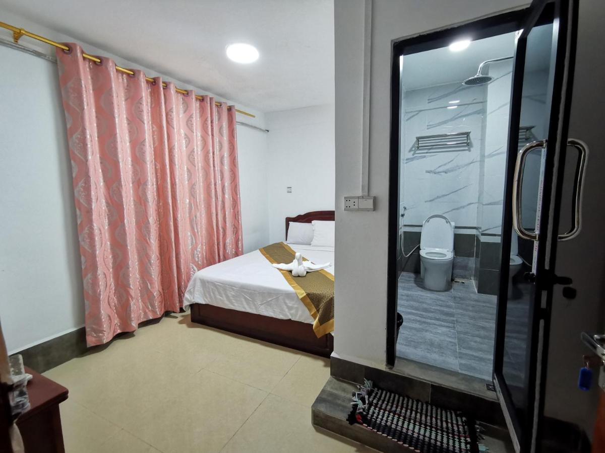 Invito Guesthouse Сиануквиль Экстерьер фото
