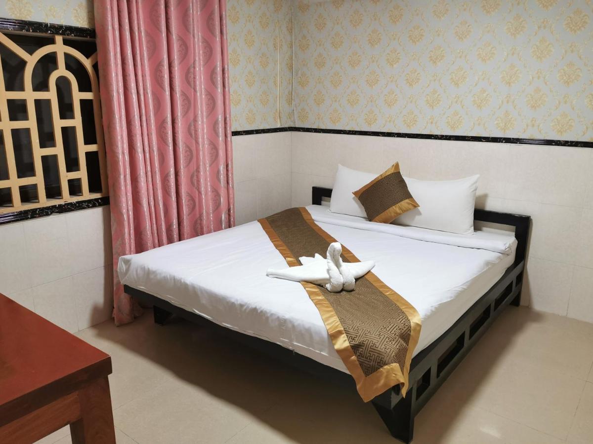 Invito Guesthouse Сиануквиль Экстерьер фото