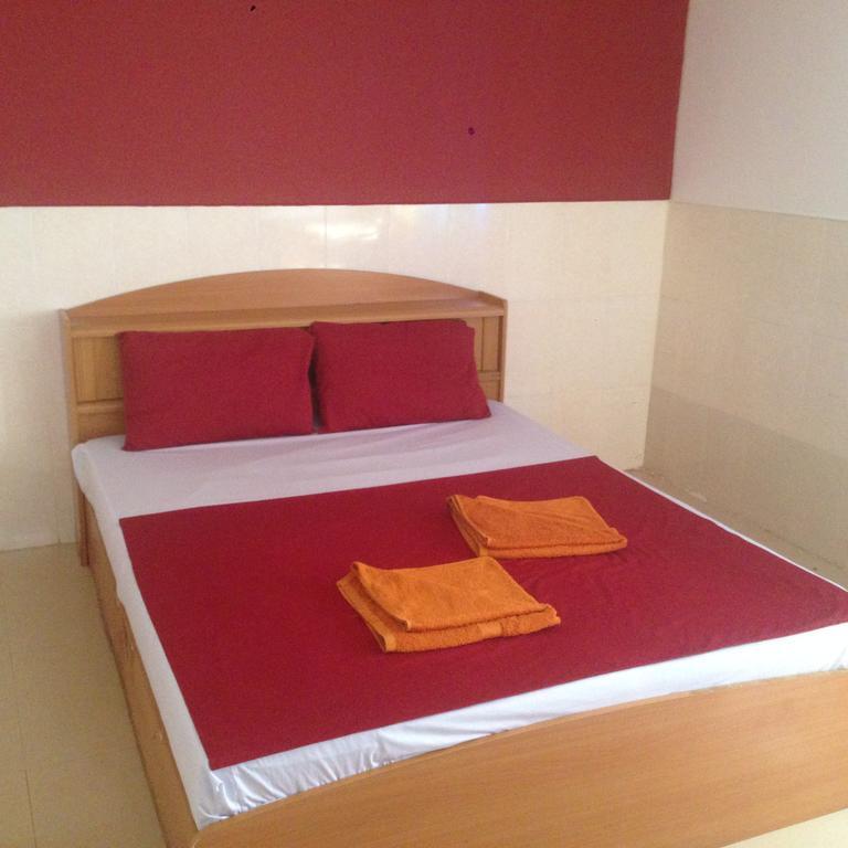 Invito Guesthouse Сиануквиль Экстерьер фото