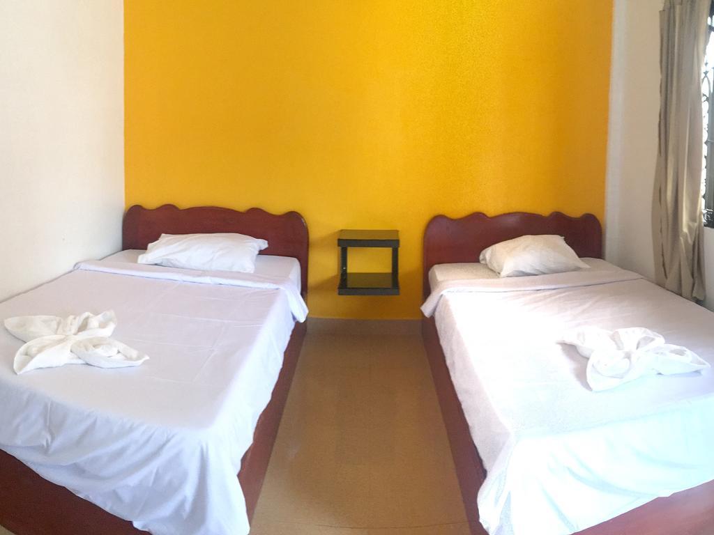 Invito Guesthouse Сиануквиль Экстерьер фото