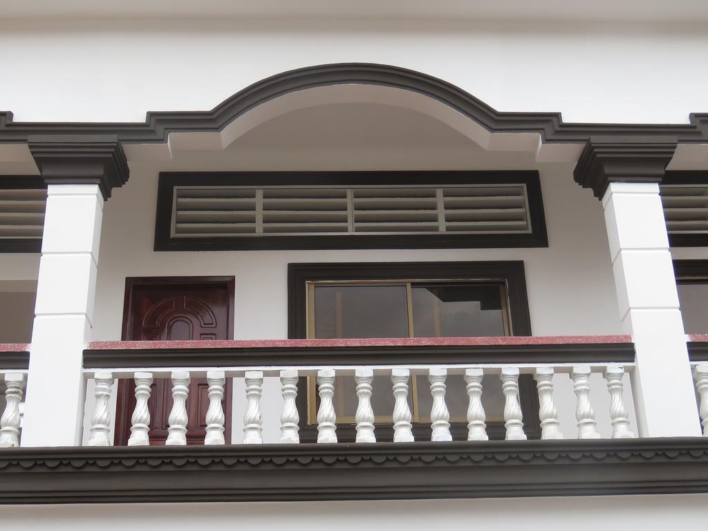 Invito Guesthouse Сиануквиль Экстерьер фото