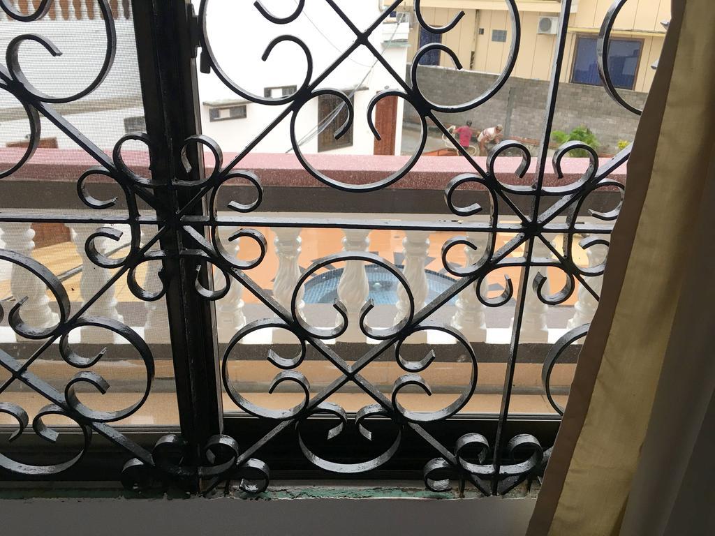 Invito Guesthouse Сиануквиль Экстерьер фото