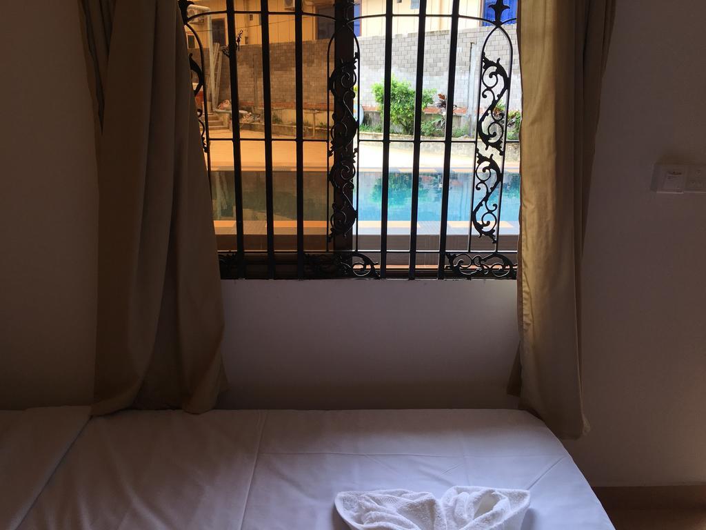 Invito Guesthouse Сиануквиль Экстерьер фото