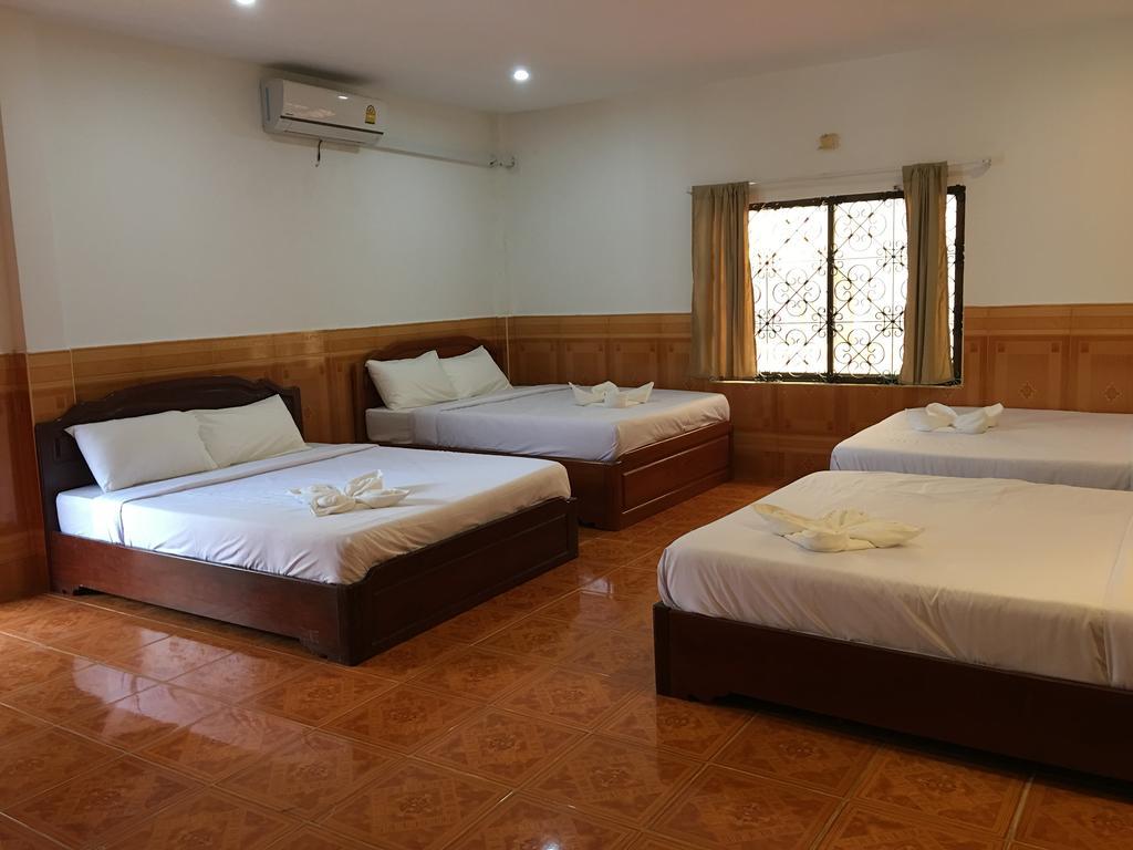 Invito Guesthouse Сиануквиль Экстерьер фото