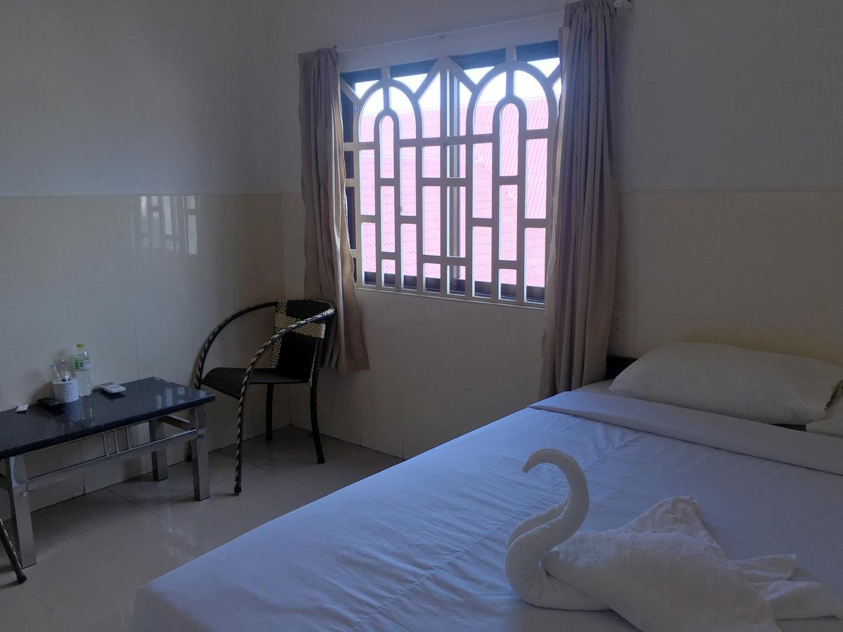 Invito Guesthouse Сиануквиль Экстерьер фото