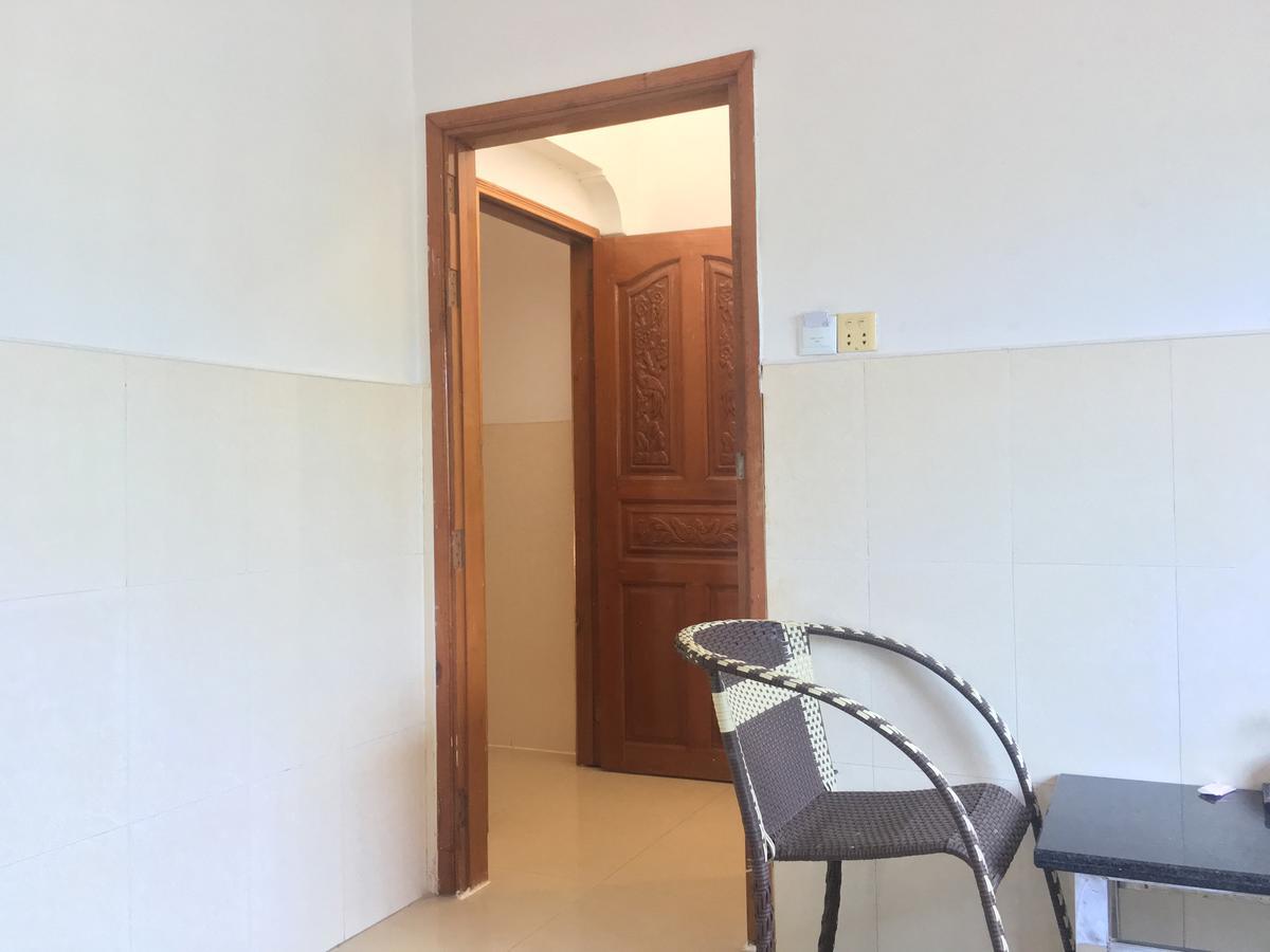 Invito Guesthouse Сиануквиль Экстерьер фото