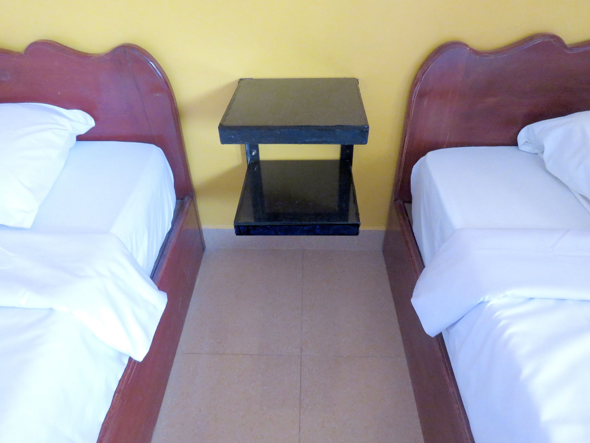 Invito Guesthouse Сиануквиль Экстерьер фото